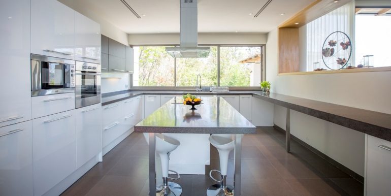 16253405648_6c9065d651_h