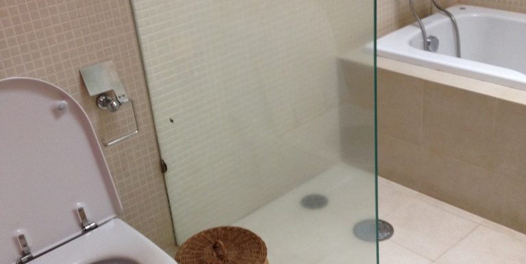 9C040E52-5DFC-47D3-B978-5F5CA7873374