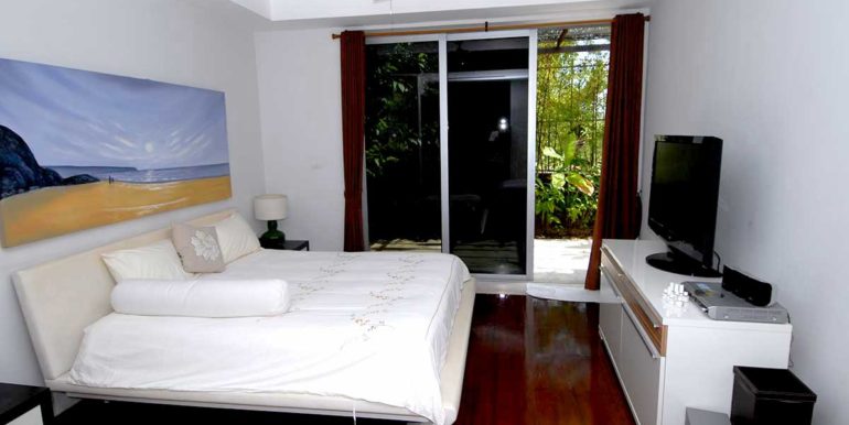 Villa-na-Phukete-Villa-Overlooking-Layan-bedroom