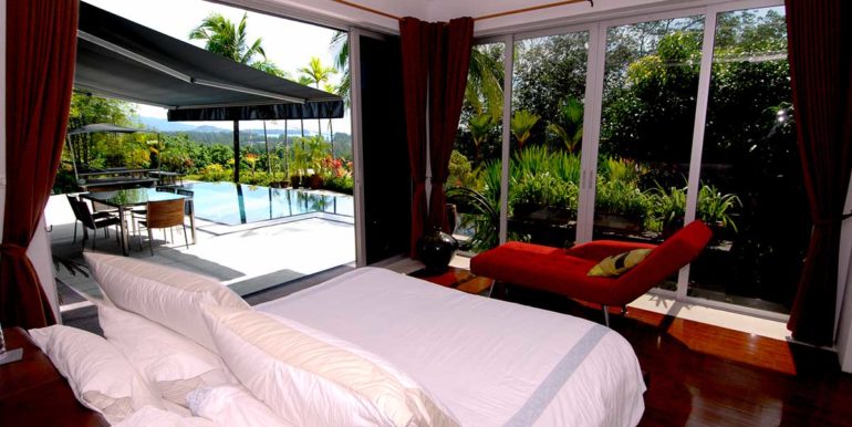 Villa-na-Phukete-Villa-Overlooking-Layan-masterbedroom