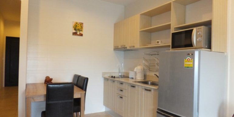 kitchen and dining table DSCF1025