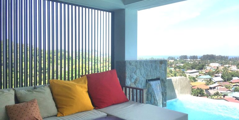 pool- covered terrace 1