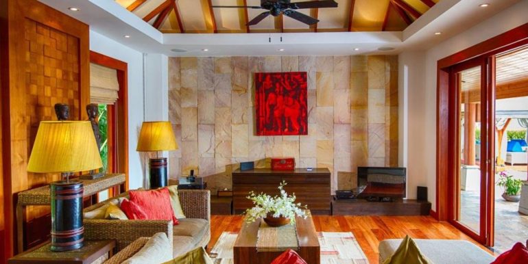 04-Baan Surin Sawan - Living room opening to pool