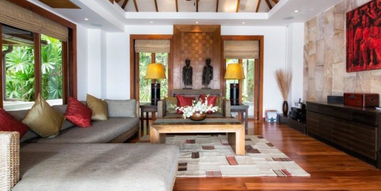 05-Baan Surin Sawan - Living room sofas