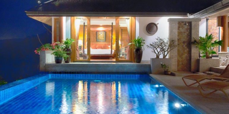 15-Baan Surin Sawan - Pool and bedroom at night