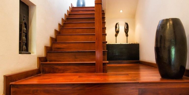 19-Baan Surin Sawan - Internal stairwell