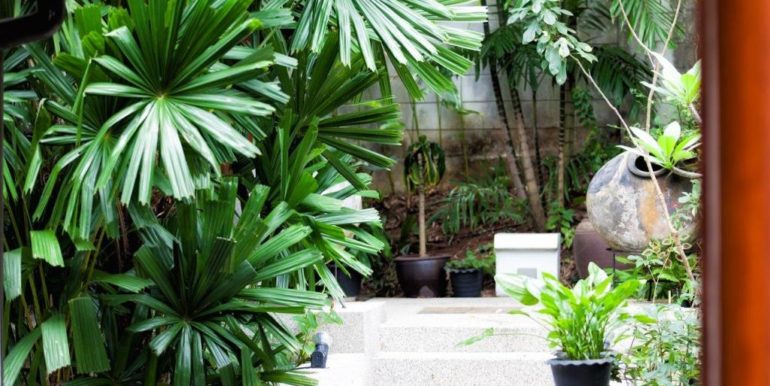 23-Baan Surin Sawan - External garden