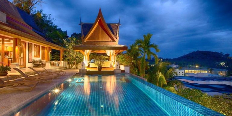 25-Baan Surin Sawan - Pool view at night