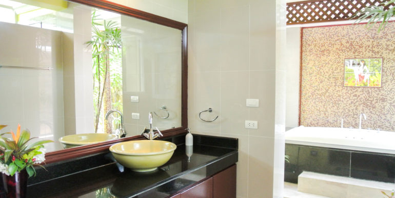 2 BDR Patio with Pool View (11)