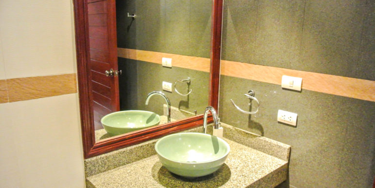 2 BDR Patio with Pool View (4)