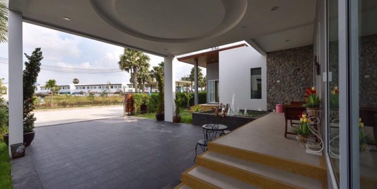 4 Br Ananda Lake View (16)