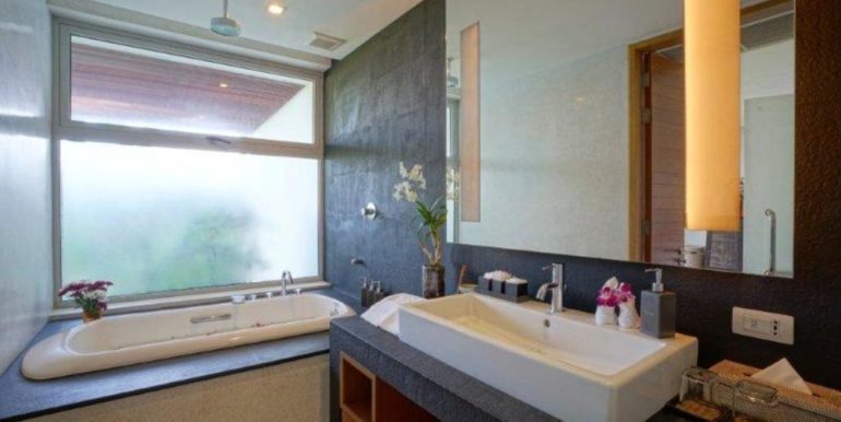 -3rd bedroom ensuite bathroom