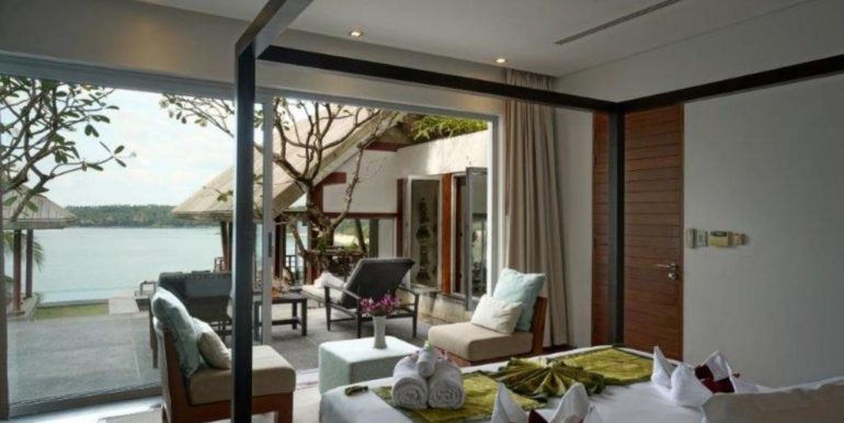 - Alternative view of 2nd Masterbedrom on main floor