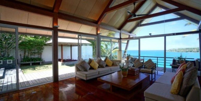 - Alternative view of central living room