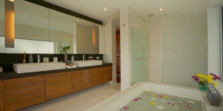 -Master bedroom ensuite bathroom
